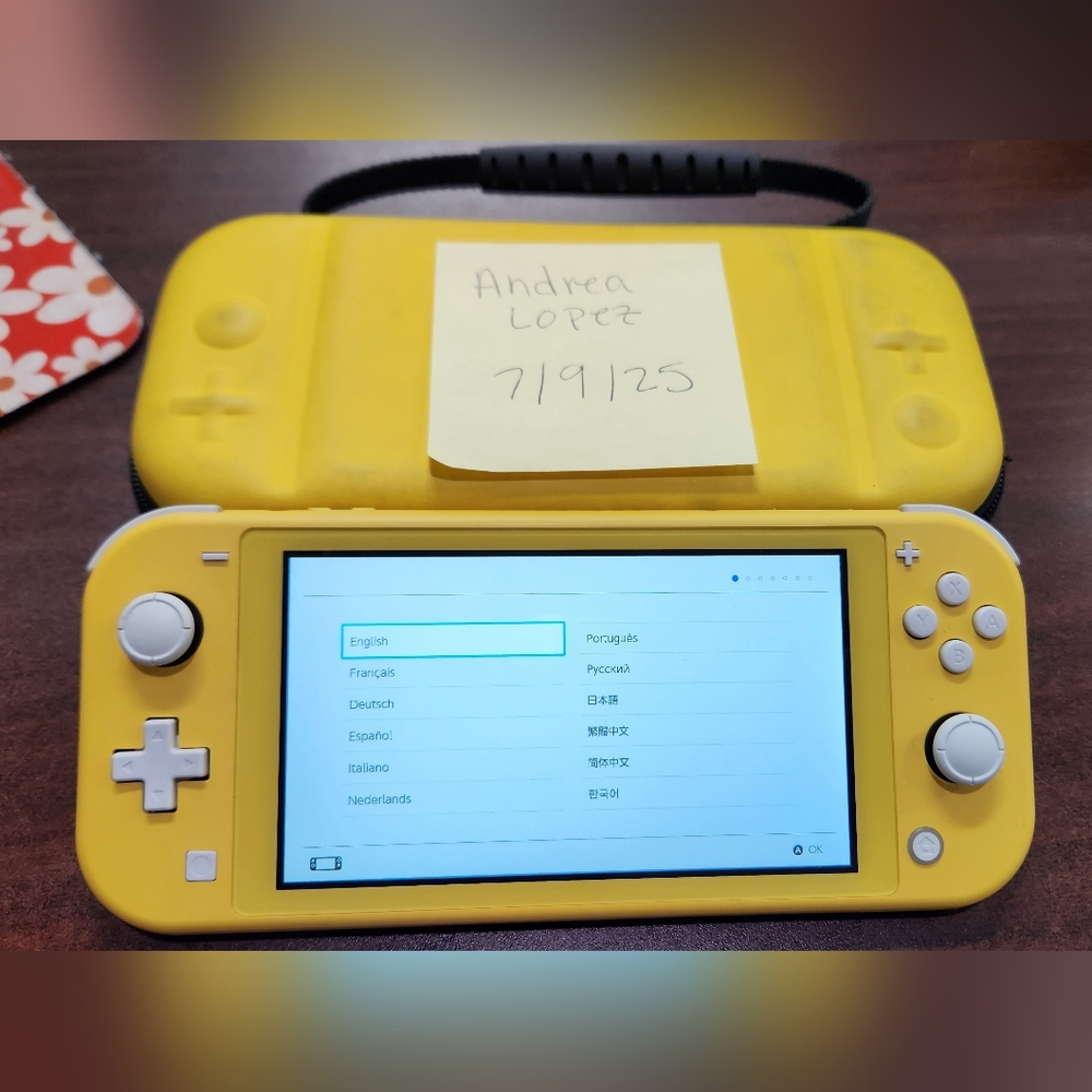 Nintendo Switch Lite - Bright Yellow